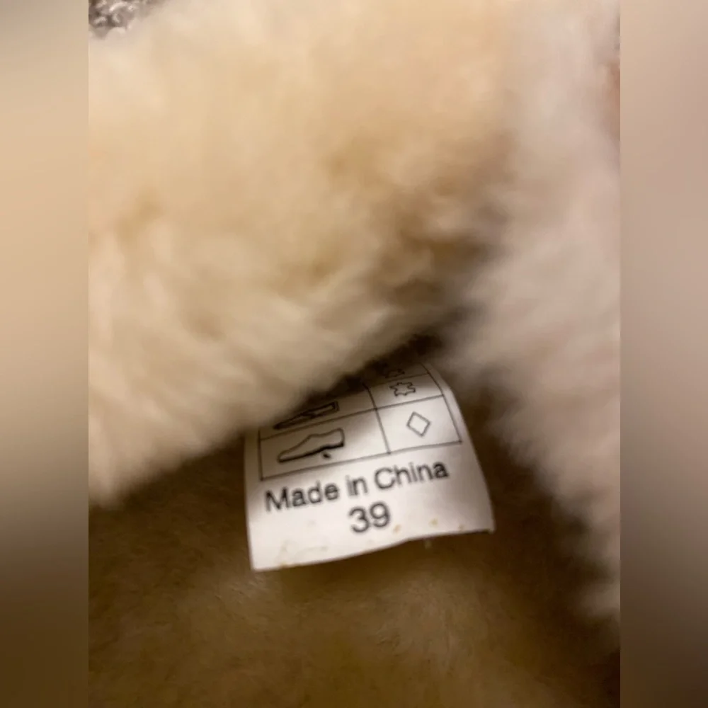 Slippers - Picture 6 of 9